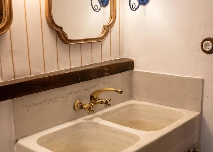 Boutique Cerca De Comillas * Cos