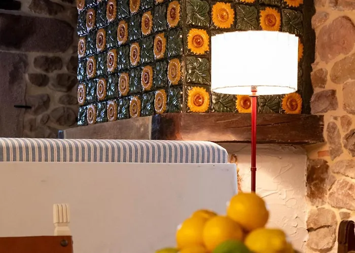 Boutique Cerca De Comillas Cos